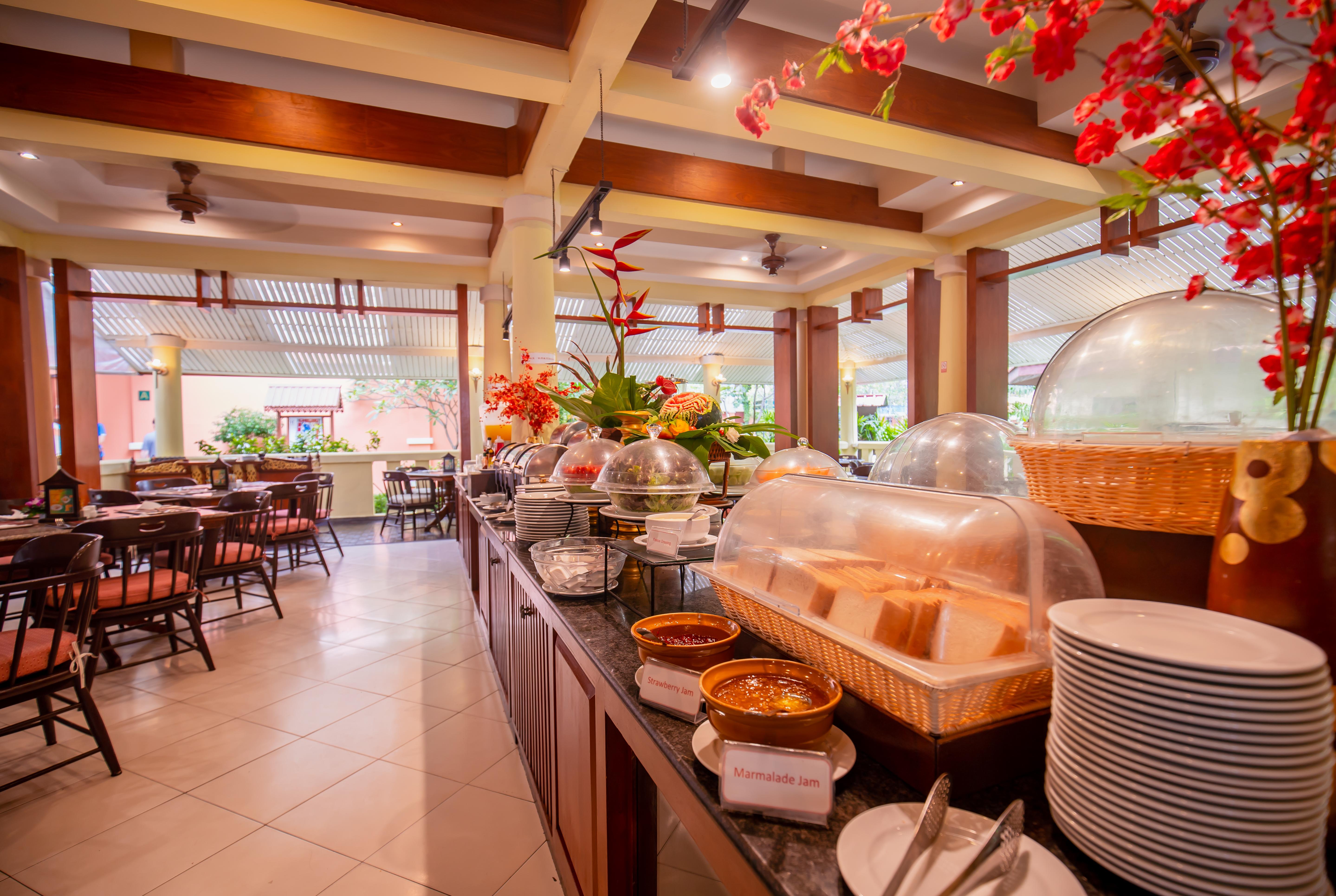 Hyton Leelavadee Hotel Phuket Exterior foto