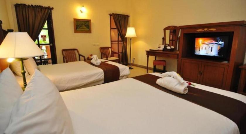 Hyton Leelavadee Hotel Phuket Exterior foto