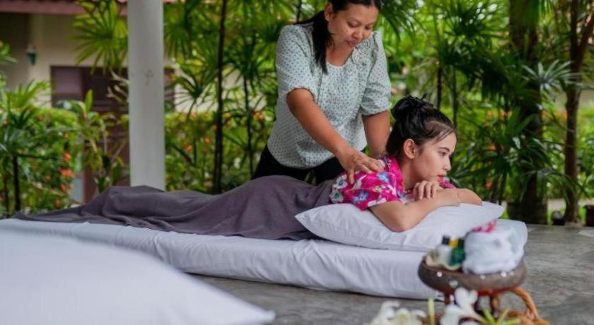 Hyton Leelavadee Hotel Phuket Exterior foto